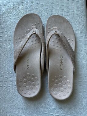 Vionic Beige Thong Sandals with Gold Accent Size 11